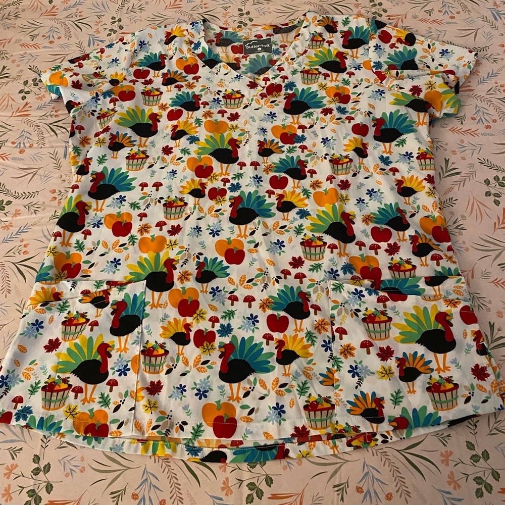 Like new! Turkey scrub top women’s size large